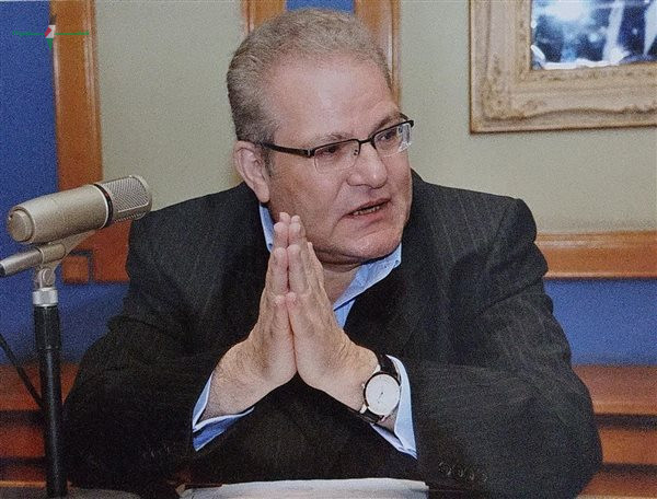 أزمة الصرافات الآلية في الأعياد معاناة سنوية تفرض حلولاً جذرية
طوابير الصراف الآلي في الأعياد استنزاف متكرر يستوجب معالجات جذرية
معاناة الصرافات الآلية في الأعياد صراع سنوي يبحث عن حلول جذرية