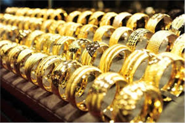 أسعار الذهب تتراجع اليوم الجمعة في السوق المحلية تأثراً بهبوط البورصة العالمية
