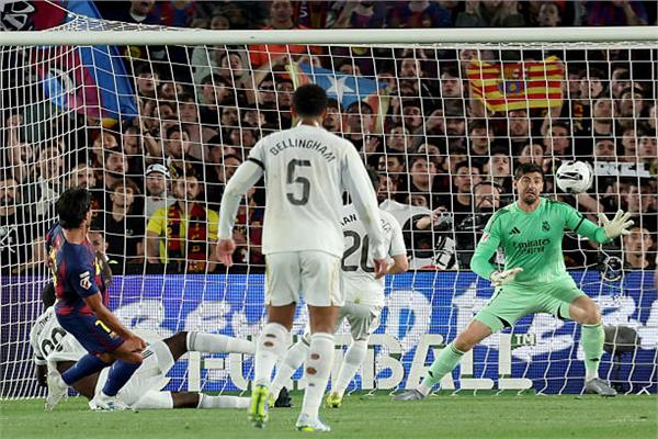 الشوط الأول| برشلونة يضرب ريال مدريد في الكلاسيكو الإسباني