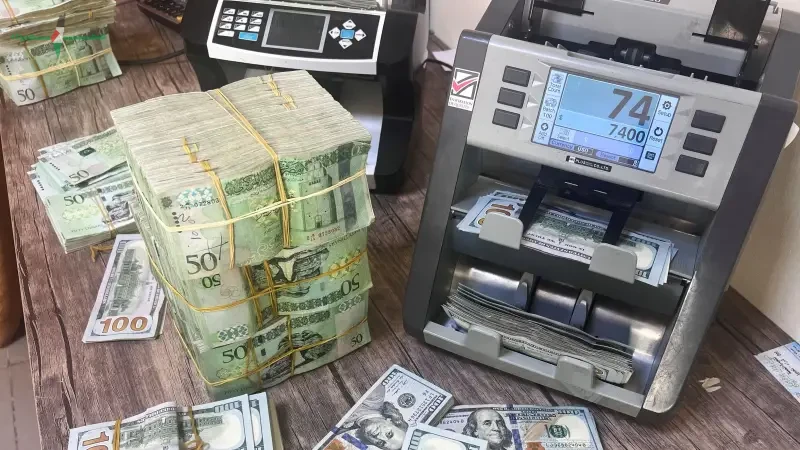 بدء إدراج رواتب شهر مايو بمصرف الجمهورية عبر منظومة راتبك لحظي