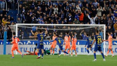 برشلونة يسقط أمام ألافيس ويعقد حسابات القاع في «الليغا»