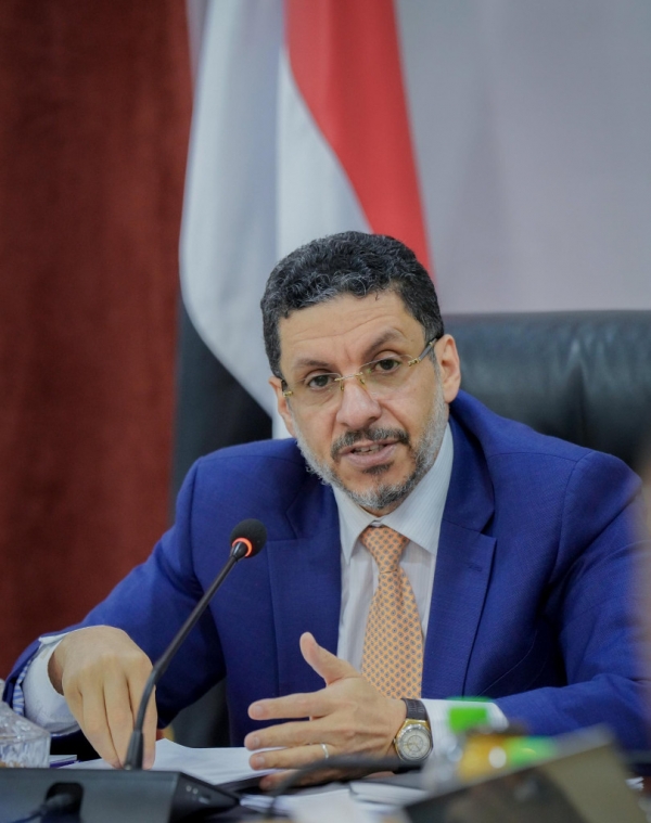 بن مبارك يعلن منح الأولوية لصرف رواتب المعلمين مع اتخاذ معالجات حكومية لإنصافهم