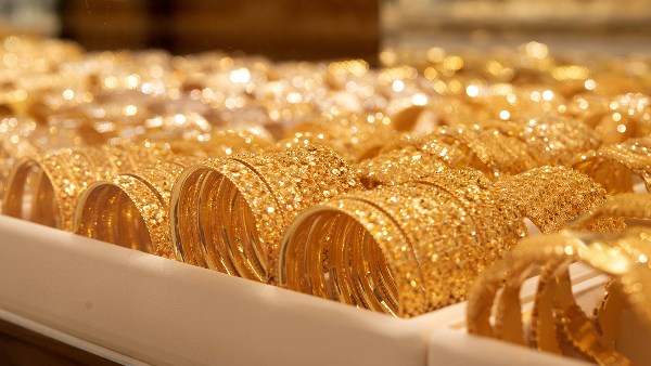 تذبذب أسعار الذهب بين الارتفاع والانخفاض اليوم الأثنين.. آخر تحديث