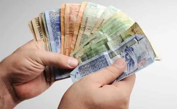 توجهات حكومية برقمنة صرف رواتب القطاع العام عبر المصارف
تحويل رواتب موظفي القطاع العام إلى البنوك لتعزيز الشفافية المالية
خطة شاملة لنقل رواتب القطاع العام إلى النظام المصرفي