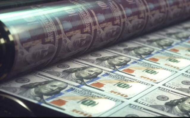 سعر الدولار مقابل الجنيه المصري يتراجع في 11 بنكاً مع نهاية تعاملات الثلاثاء