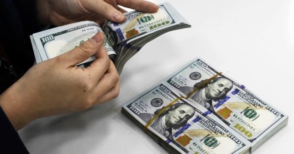 سعر صرف الدولار الأمريكي اليوم، 30 مايو: ارتفع السعر المحلي بشكل طفيف، بينما انخفض سعر السوق السوداء بمقدار 73 دونغ.