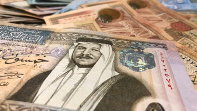 صرف رواتب موظفي الحكومة ومتقاعدي الضمان في الأردن الأربعاء والخميس