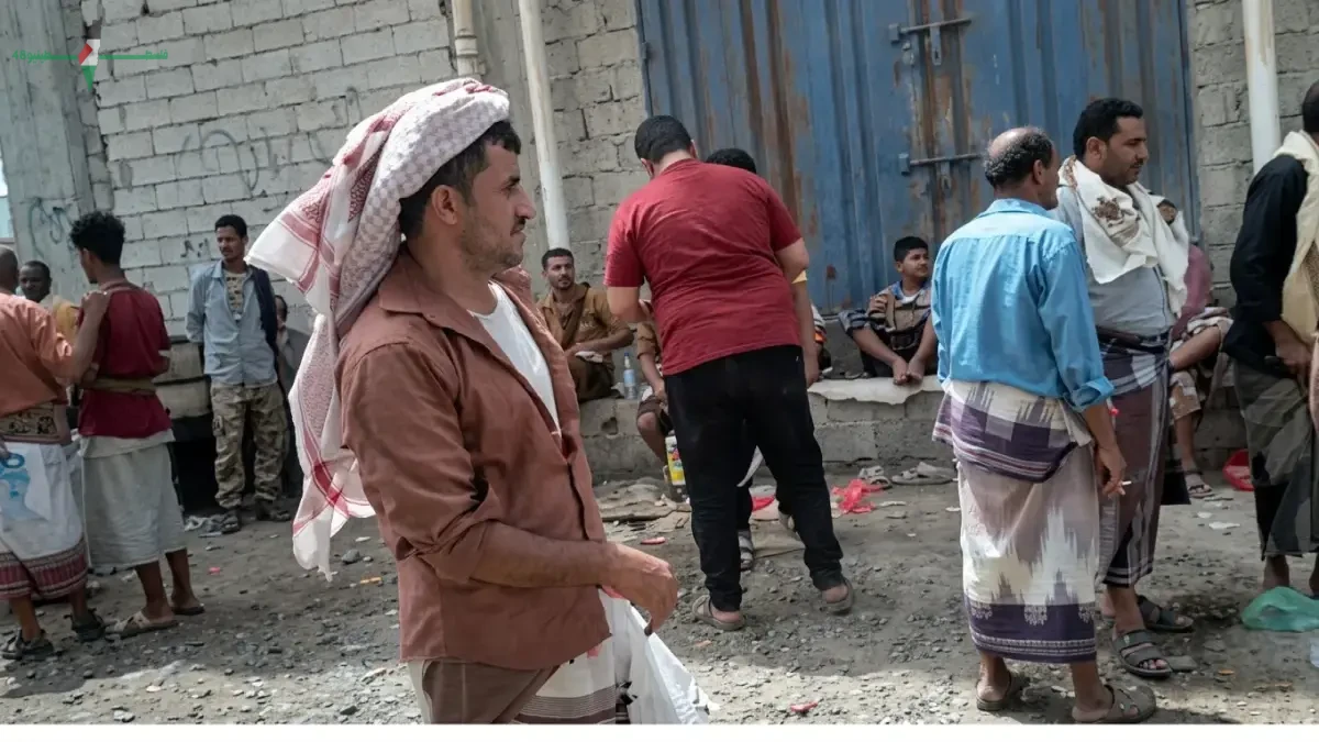 غضب عسكري أمام منزل عبدربه للمطالبة بصرف الرواتب قبل حلول العيد
عسكريون يطوقون منزل عبدربه احتجاجاً على تأخر الرواتب قبيل العيد
احتجاجات عسكرية صاخبة أمام منزل عبدربه للمطالبة بصرف المستحقات قبل العيد