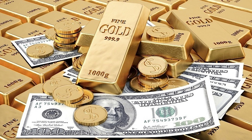 قوة الدولار وتوقعات رفع الفائدة تضغط على أسعار الذهب وتدفعها للتراجع