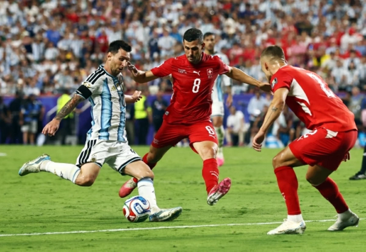 القنوات المجانية التي تنقل مباراة الأرجنتين وإنجلترا في كأس العالم 2026