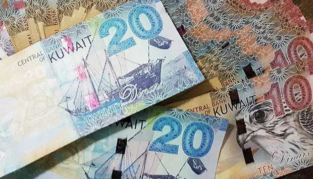استقرار نسبي في سعر صرف الدينار الكويتي بالبنوك اليوم 17 يوليو 2026