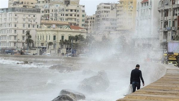 تحذيرات من ارتفاع الأمواج إلى 3 أمتار بهذه الشواطئ غداً
