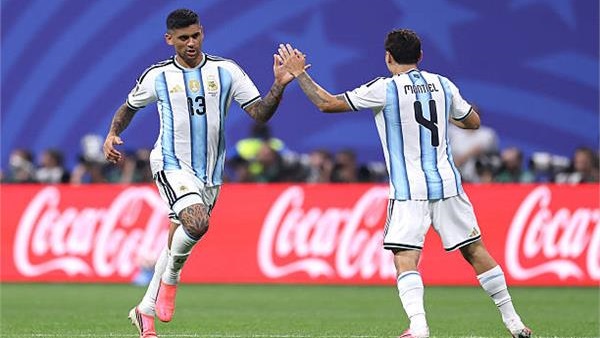 كأس العالم يقترب.. تفاصيل مواجهة الأرجنتين مع إسبانيا والقنوات المفتوحة التي ستنقل الحدث