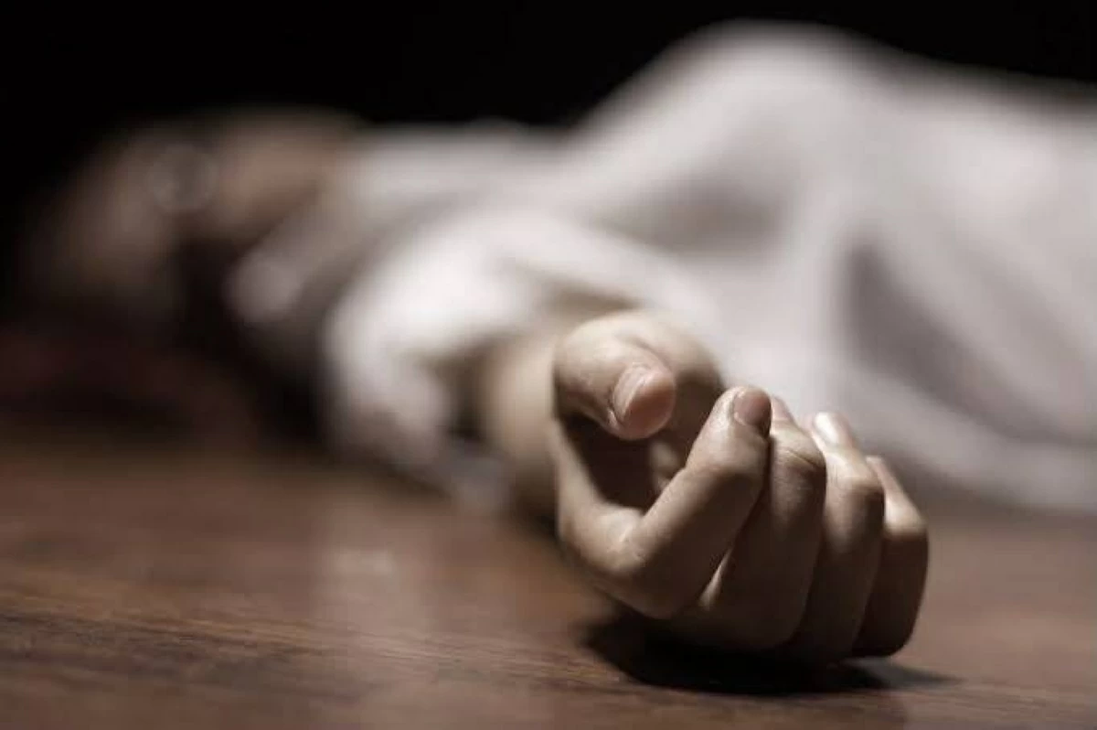 شاب ينهي حياة والدته شنقاً بسلك كهرباء ويسلم نفسه للأجهزة الأمنية