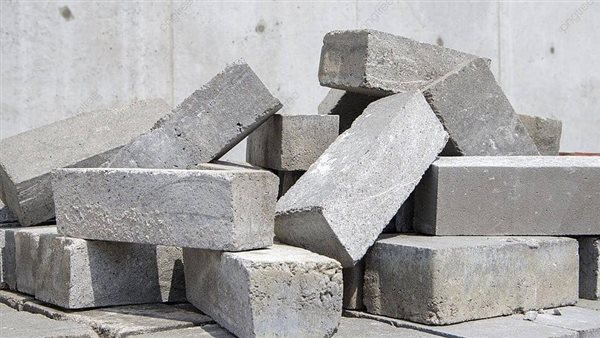 تحديثات أسعار الطوب الأسمنتي اليوم السبت في سوق مواد البناء