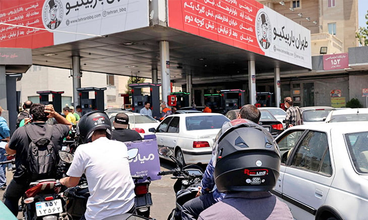 البنزين في إيران أسعار منخفضة وسط حصار اقتصادي ونظام حصص معقد