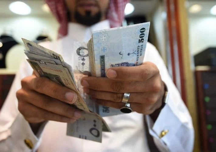 استقرار سعر الريال السعودي أمام الجنيه المصري عند مستوى 13.50 جنيه في البنوك
الريال السعودي يحافظ على استقراره حول 13.50 جنيه في تداولات البنوك المصرية
تباين طفيف في أسعار الريال السعودي بالبنوك المصرية مع استقرار السعر قرب 13.50 جنيه
سعر الريال السعودي يسجل استقرارا نسبيا عند 13.50 جنيه في السوق المصرفية بمصر