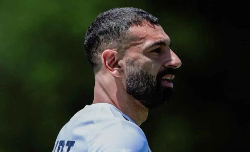 محمد صلاح يتجه نحو الدوري السعودي من بوابة الأهلي