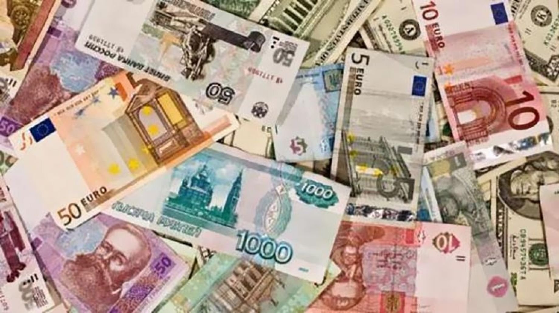 تراجع العملات العربية والأجنبية أمام الجنيه في تحول جديد بسوق الصرف