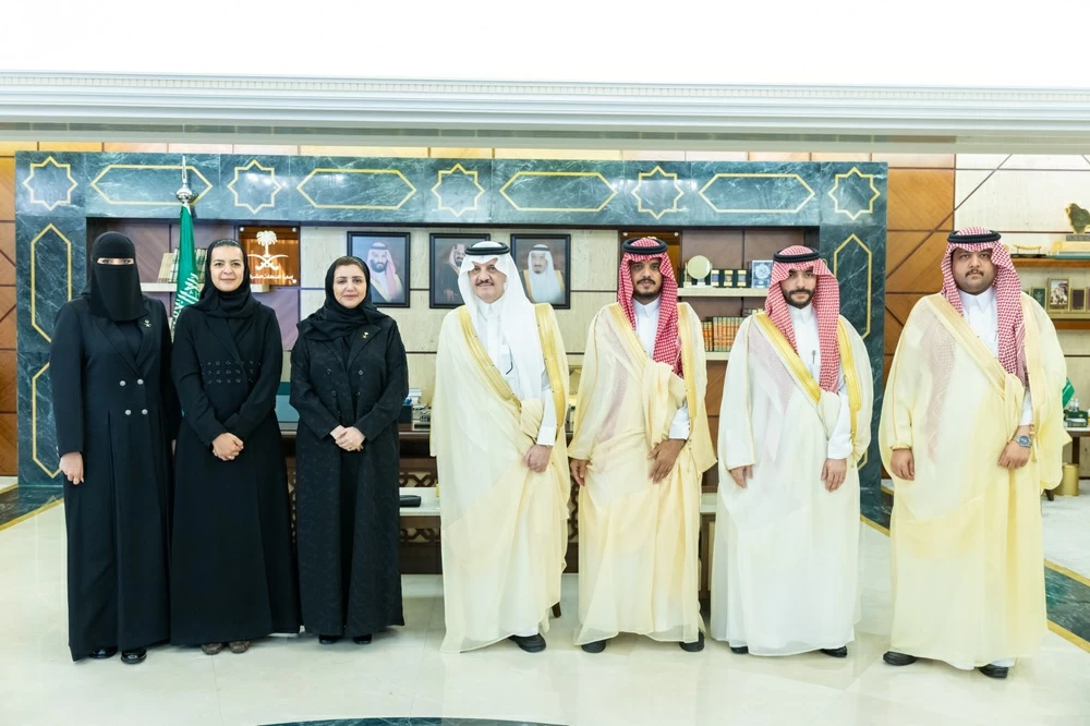 أمير الشرقية يستقبل مدير الأحوال المدنية بالمنطقة ويبحث تعزيز خدمات المواطنين وتنمية العمل الإداري