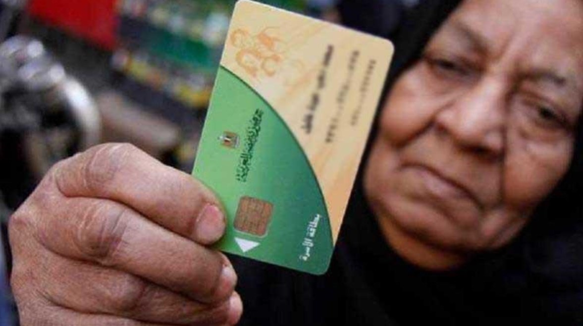<p>إليك عدة خيارات احترافية، تلتزم بدقة بكافة الشروط (من 12 إلى 16 كلمة، بدون أي علامات ترقيم، غنية بالكلمات المفتاحية):</p>
<p><strong>الخيار الأول (الأكثر جذباً):</strong>
هل يتسبب وجود رصيد بنكي في حذف اسمك من بطاقة التموين مصدر مسؤول يكشف الحقيقة الكاملة الآن</p>
<p><strong>الخيار الثاني (صيغة إخبارية قوية):</strong>
حقيقة حذف بطاقات التموين بسبب وجود أرصدة مالية في البنوك مصدر مسؤول يوضح الشروط والمعايير الجديدة</p>
<p><strong>الخيار الثالث (صيغة حاسمة):</strong>
هل وجود أموال في الحساب البنكي يتسبب في حذف بطاقة التموين مصدر مسؤول يحسم الجدل نهائيا اليوم</p>