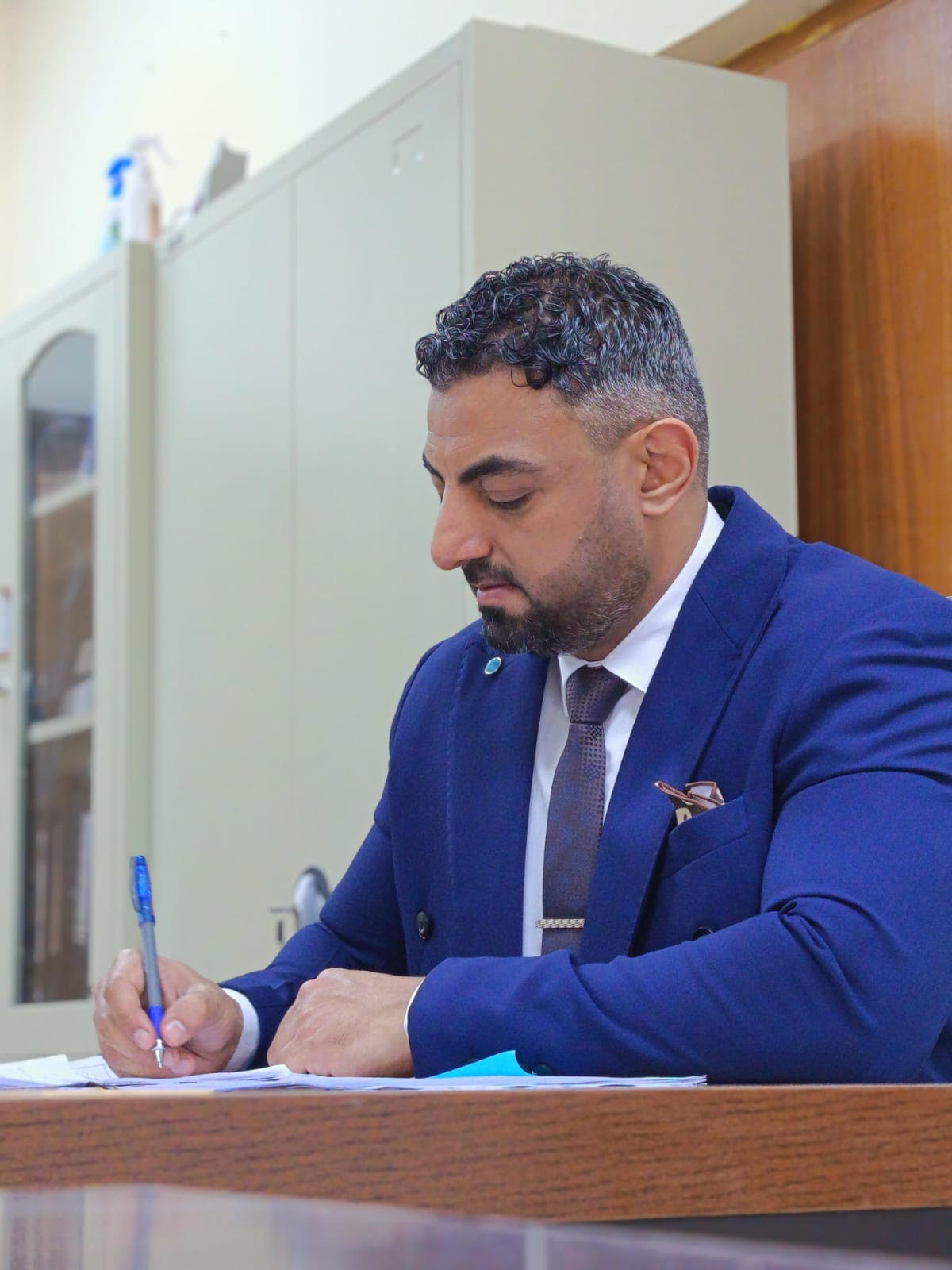 الكاتب العراقي حسام عبد الحسين يفند تفاصيل مقال رئيس الوزراء في رد ناري