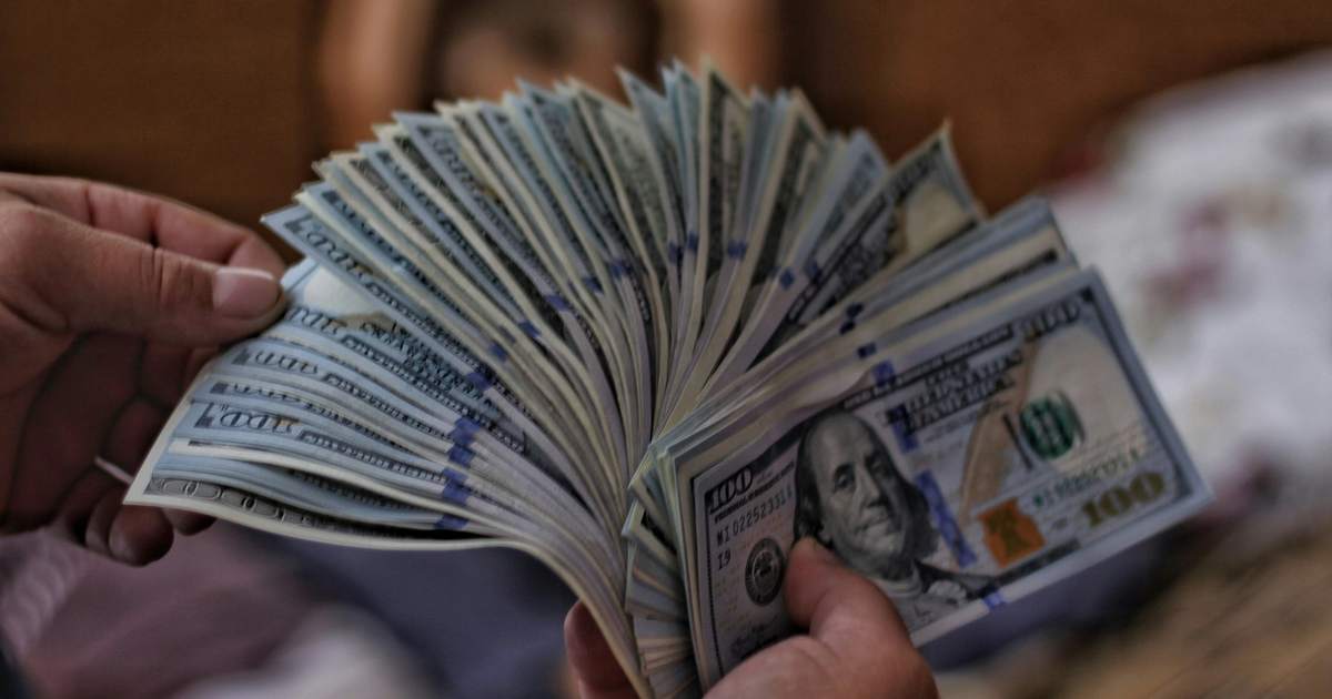 ارتفاع جنوني للدولار في إيران ليتجاوز 191 ألف تومان تزامنا مع تزايد احتمالات التصعيد العسكري