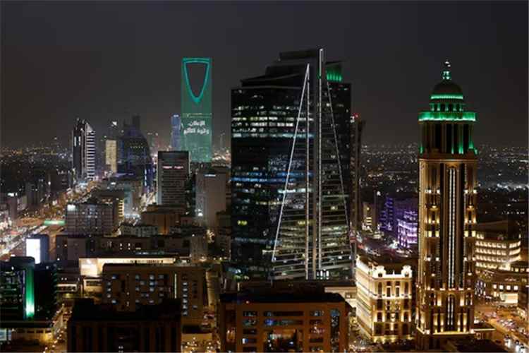 السعودية تتوقع توقيع مذكرتي تفاهم بقيمة 24.5 مليار دولار مع بنك أمريكي ومؤسسة دولية لتعزيز اقتصادها وتنويع مصادر الدخل