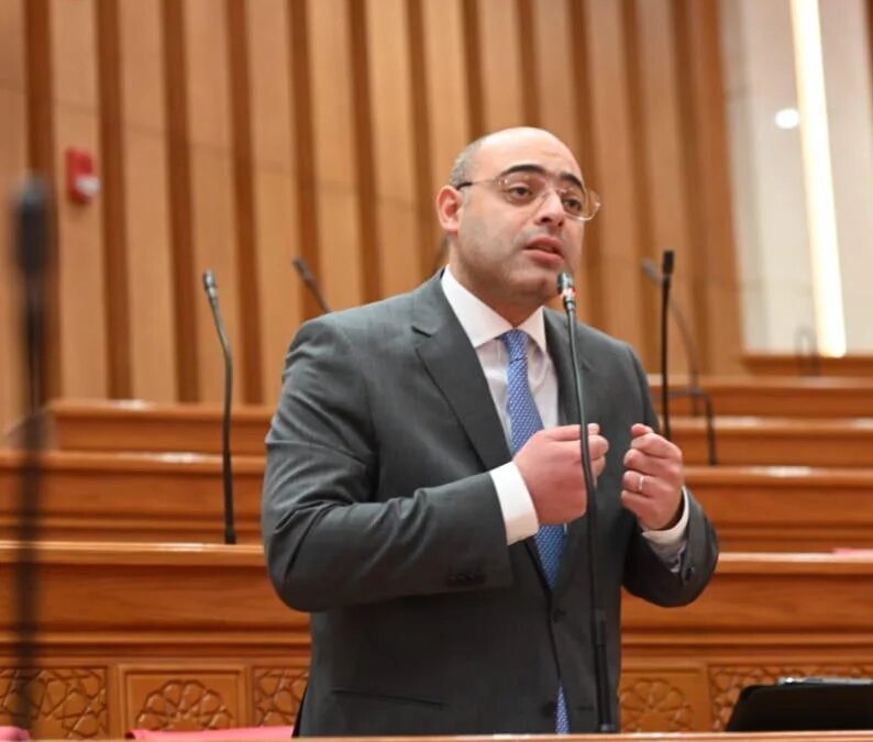 تحرك برلماني عاجل لوقف استقطاع شوارع القاهرة الجديدة لساحات انتظار مدفوعة تهدد السيولة المرورية وسلامة المواطنين