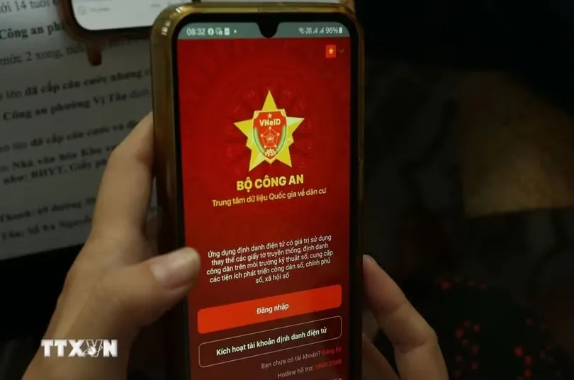 تطبيق VNeID يطلق ميزة رقمية متطورة للبحث عن بيانات ومعلومات الجنود الذين سقطوا في المعارك
