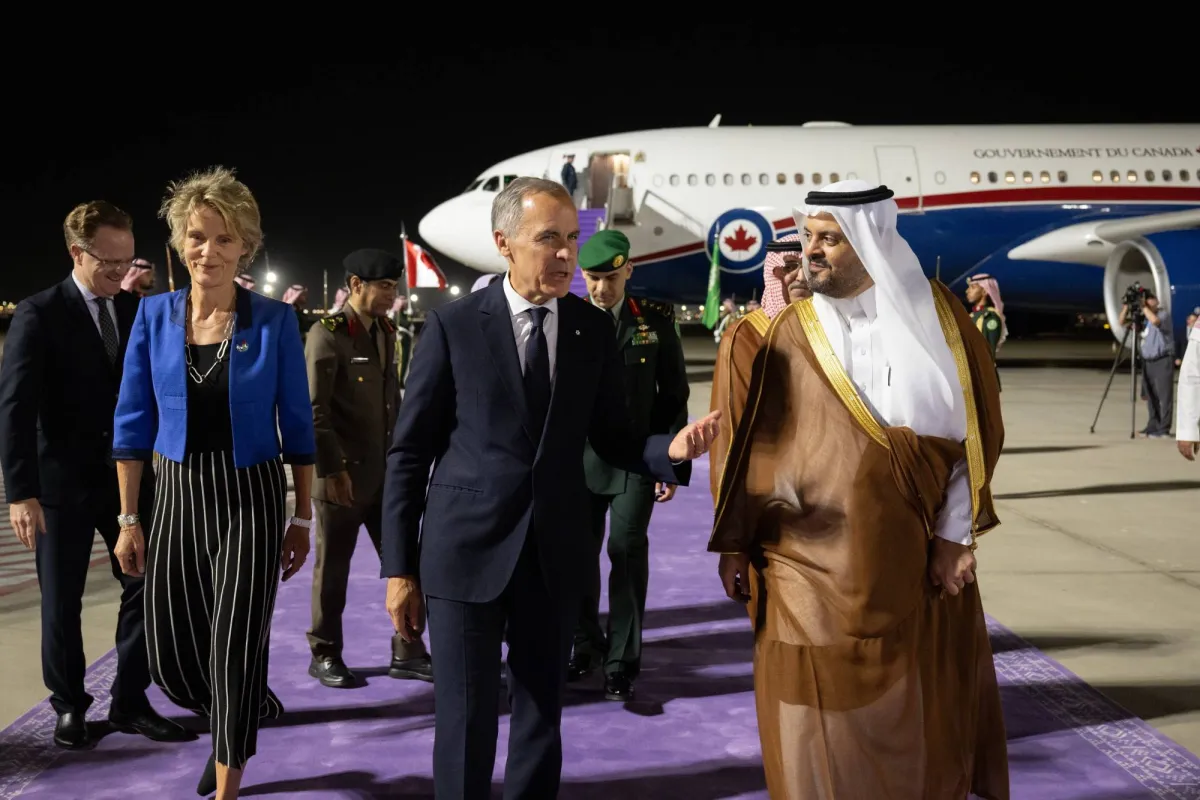 رئيس وزراء كندا يبدأ زيارة رسمية للسعودية لتعزيز التعاون الاقتصادي والاستراتيجي بين البلدين