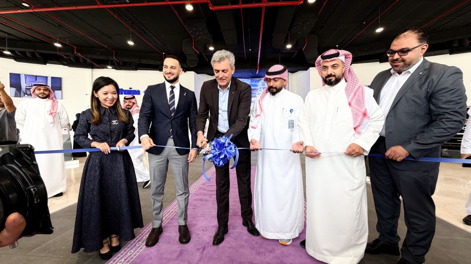 شركة الفطيم تطلق علامة دينزا في السعودية وتطرح سيارات B5 و B8 مع افتتاح صالتي عرض رئيسيتين في الرياض وجدة
