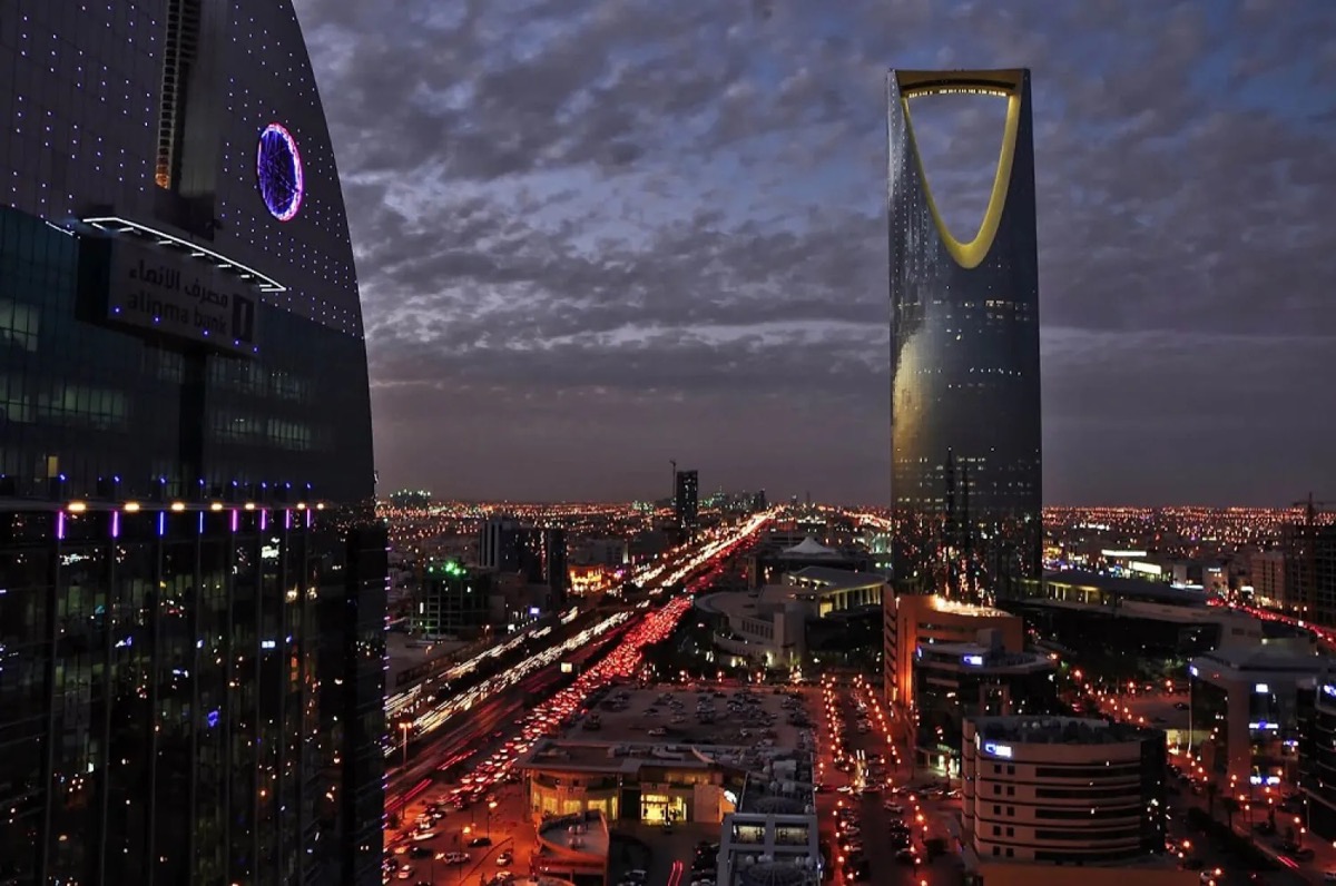 مؤشر مديري المشتريات يبرز النمو المحلي المستمر وضغوط السوق الخارجية في السعودية