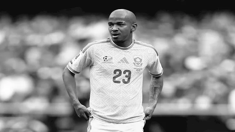 وفاة لاعب جنوب أفريقيا بعد أيام من مشاركته في كأس العالم في حادث مأساوي