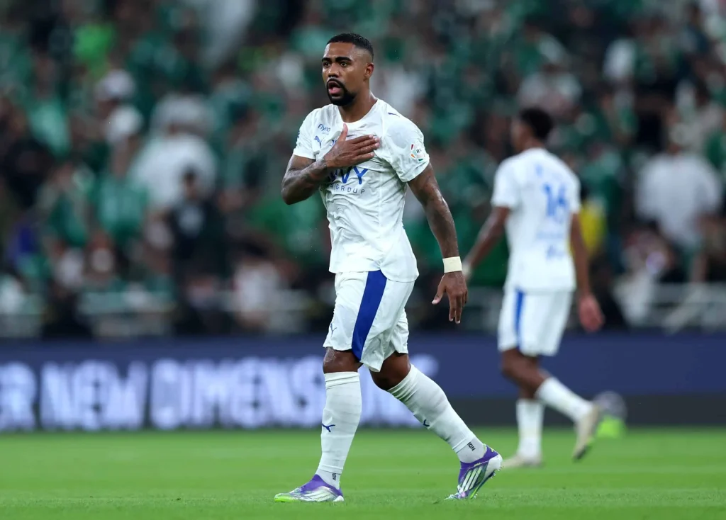 وكيل مالكوم يعرضه على ثلاثة أندية أوروبية والهلال يحدد موقفهويصبح موضوع اهتمام وسائل الإعلام