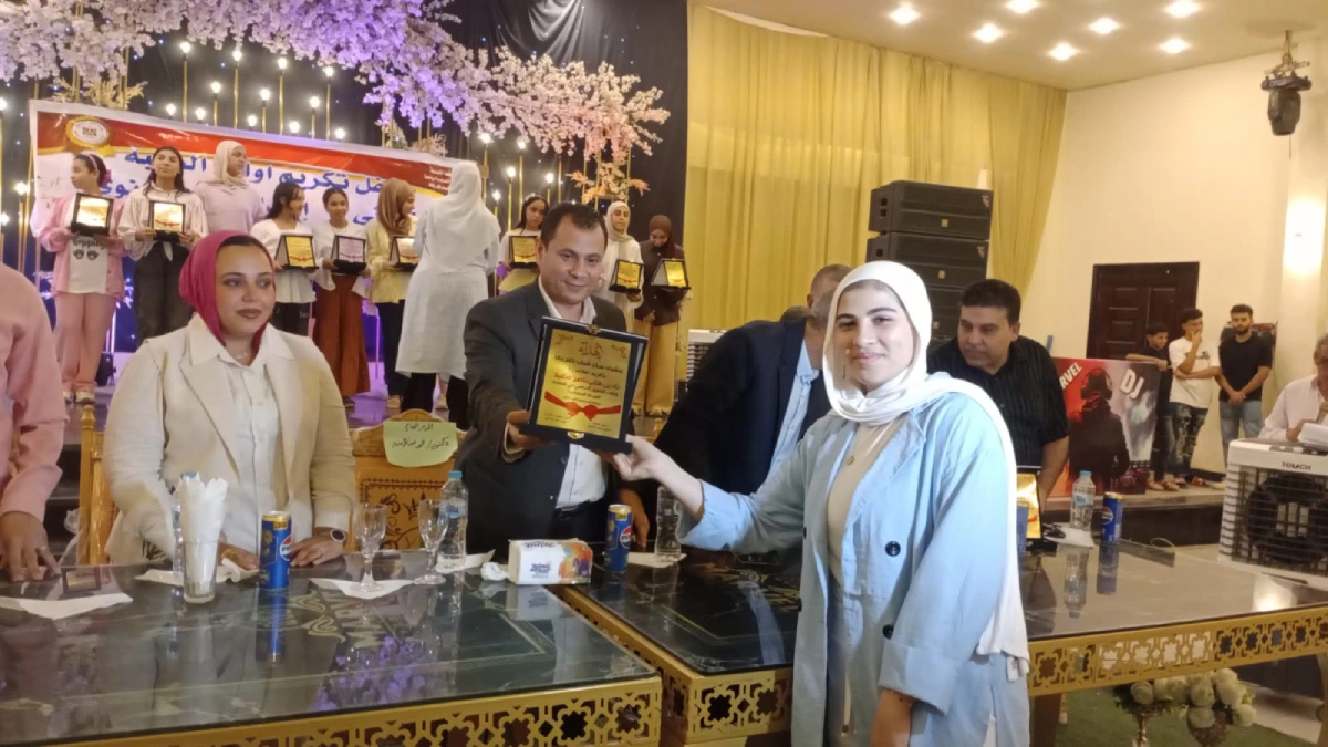 وكيل رياضة القليوبية يشهد تكريم أوائل الشهادات العامة بمركز شباب كفر بطا ببنها