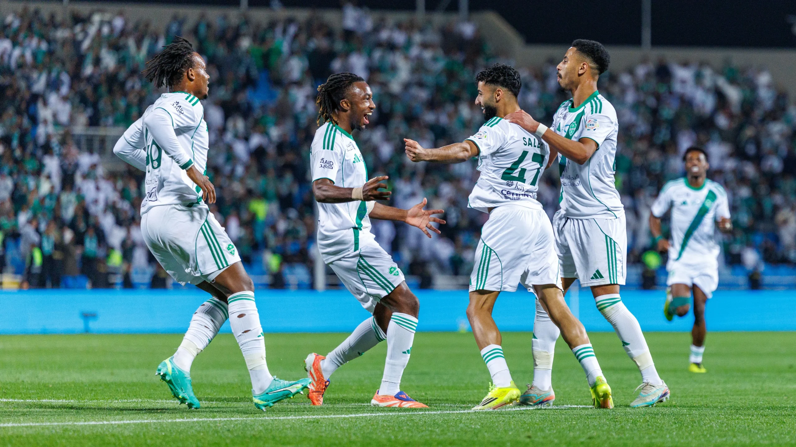 ما القنوات الناقلة لمباراة الخلود والأهلي في دوري روشن السعودي 2026-2027؟ وكيف تشاهدها عبر الإنترنت؟