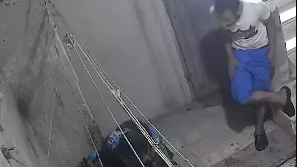 القبض على ابن طرد والدته المسنة في دار السلام بعد إعادتها لمنزلها