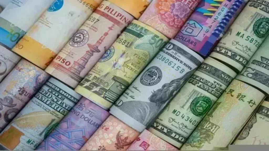 تراجع أسعار العملات بختام تعاملات الأحد وسعر الدينار الكويتي اليوم