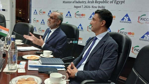 وزير الصناعة يبحث مع اتحاد غرف التجارة الهندية سبل تعزيز التصنيع المحلي