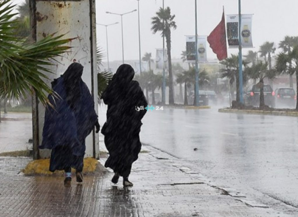 نشرة إنذارية تحذر من زخات رعدية ورياح قوية في عدة مناطق بالمملكة