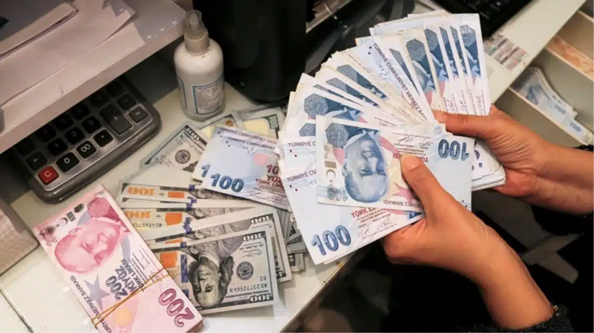 تطورات أسعار صرف الليرة التركية والسورية مقابل العملات الرئيسية اليوم