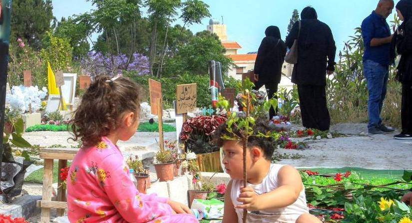 المواطن اللبناني يواجه سوريالية الانهيار بين جحيم الحاجة ورفاهية الموت في ظل أزمة معيشية طاحنة