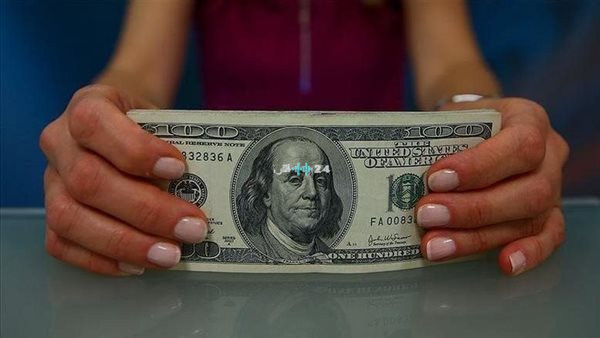 تباين أسعار الدولار الخميس بين التراجع في 10 بنوك والارتفاع بالسوق الموازية
الدولار يتراجع في 10 بنوك ويرتفع بقوة في السوق الموازية اليوم الخميس
مفارقة في سعر الدولار الخميس بين هبوط البنوك وصعود السوق الموازية