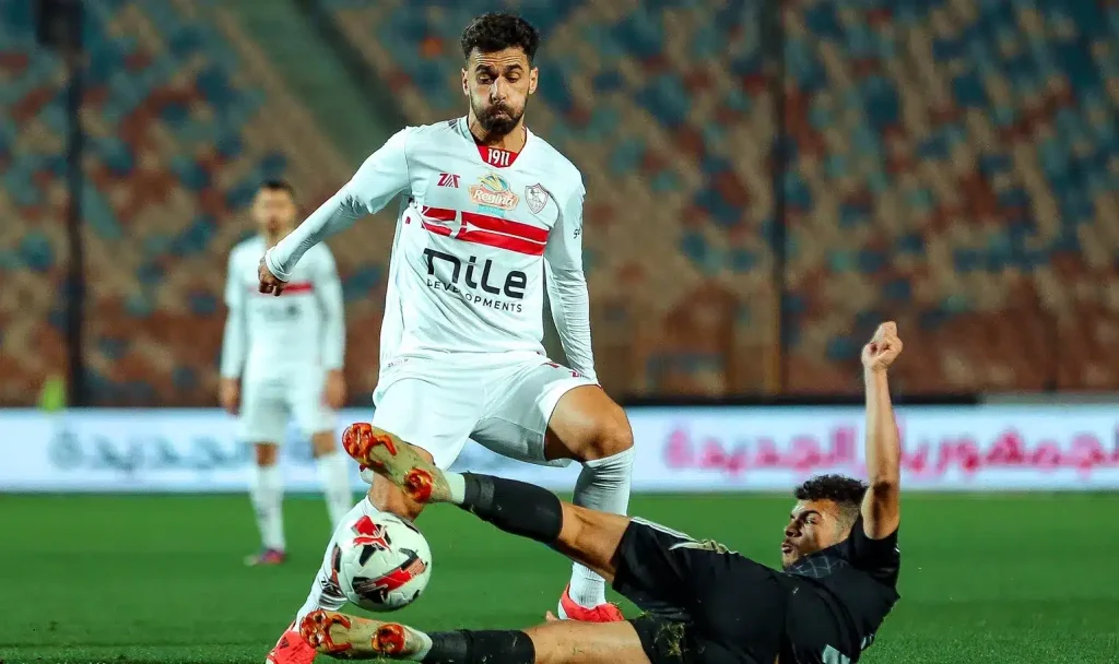 تطورات حاسمة تكشف حقيقة مفاوضات المصري مع لاعب الزمالك الغائب