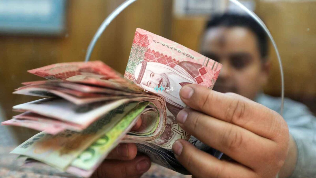 الريال السعودي يقفز إلى 13.57 جنيه في البنوك المصرية
ارتفاع ملحوظ في سعر الريال السعودي مقابل الجنيه المصري بالبنوك
سعر الريال السعودي يسجل 13.57 جنيه للبيع في البنوك المصرية اليوم
