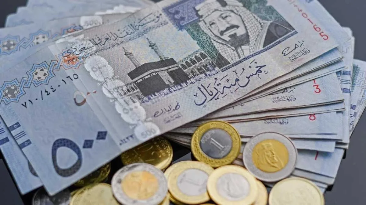 تحديثات سعر الريال السعودي أمام الجنيه المصري في تعاملات الاثنين
