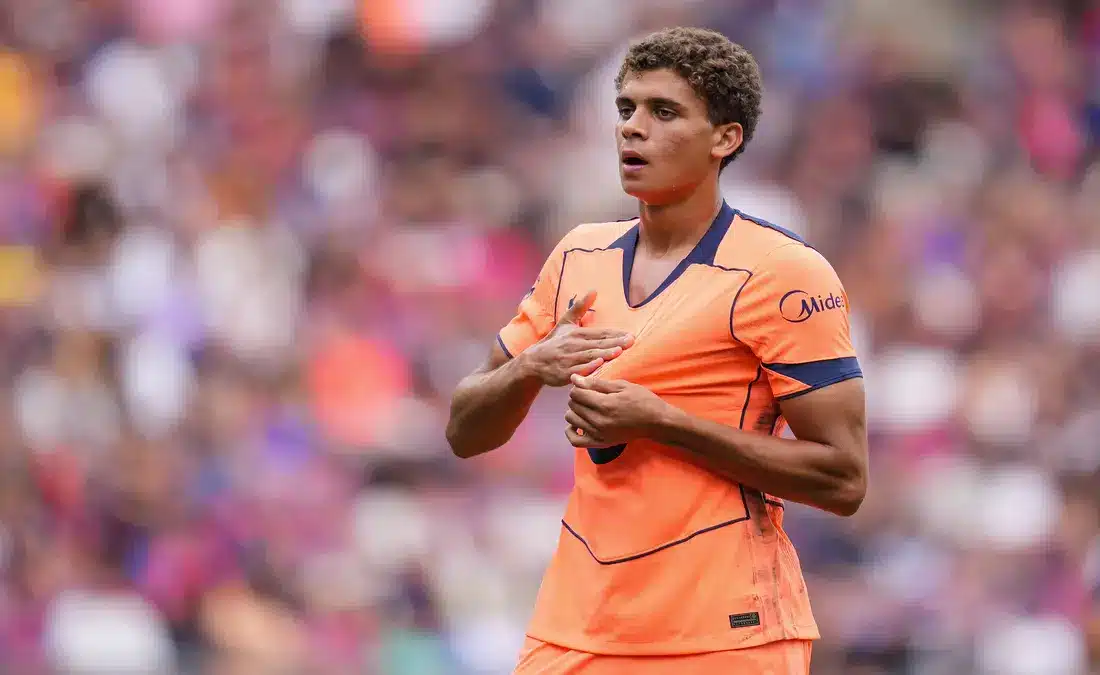 ليكيب الفرنسية تتغنى بتألق حمزة عبد الكريم مع برشلونة وتصفه بتلميذ محمد صلاح