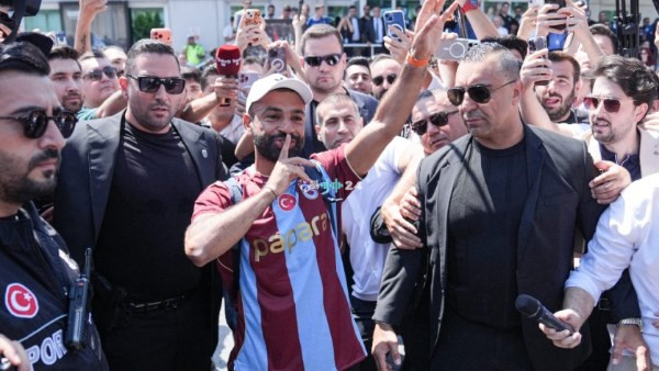 محمد صلاح يغيب عن أولى مباريات طرابزون سبور في مفاجأة مدوية