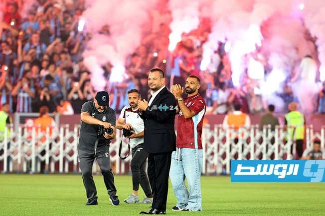 مشاهد تخطف الأنظار في الاستقبال الأسطوري لمحمد صلاح بملعب بابارا بارك